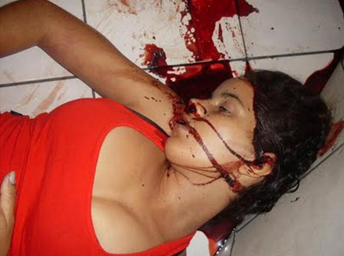 Վանաձորում ամուսինը հենց փողոցում կտրել է կնոջ պարանոցը, 18plus.am